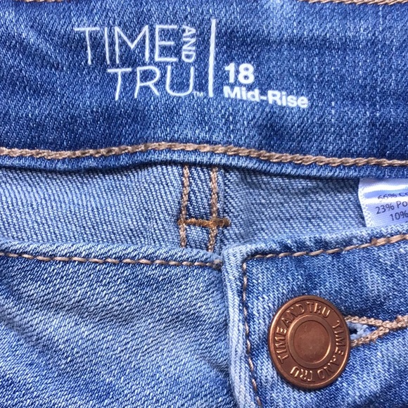 Light wash Denim shorts! Size 18 by Time and Tru - Picture 3 of 7
